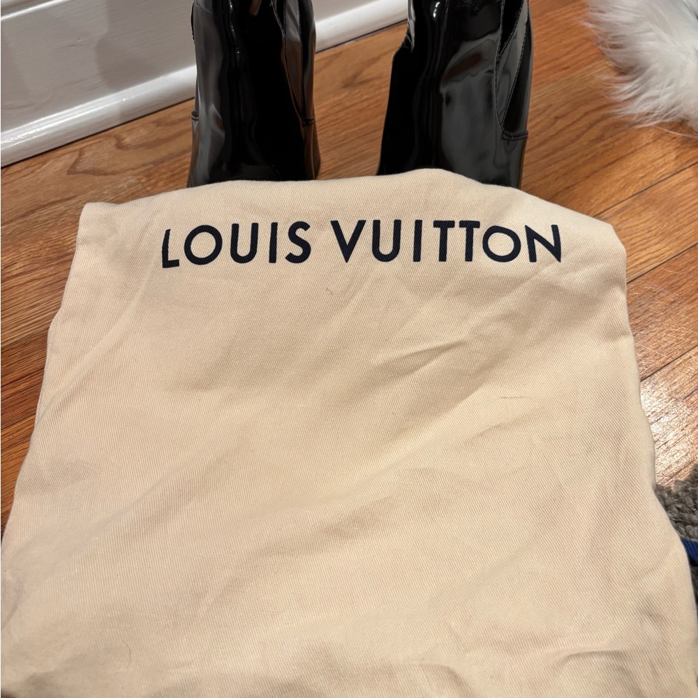 Louie Vuitton boots SIZE 9 WORN ONCE - Picture 6 of 6